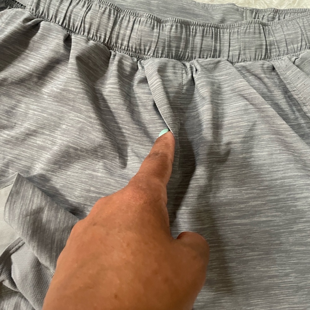 Lululemon men’s Gray men’s Shorts - Picture 3 of 11